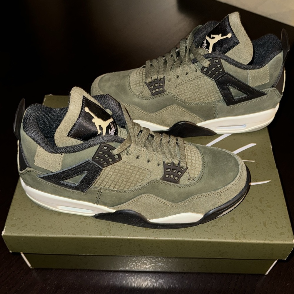 Air Jordan 4 Retro SE Craft - Olive Women’s 9/Men’s 7.5